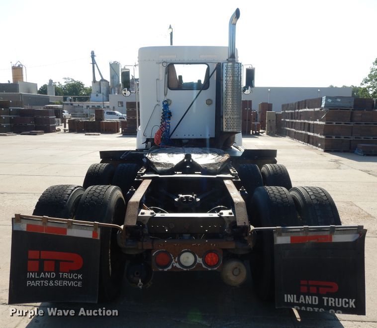 image for item DJ3253 2005 Kenworth T800  semi truck