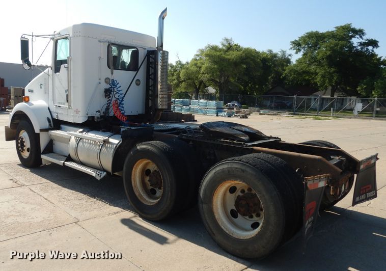 image for item DJ3253 2005 Kenworth T800  semi truck