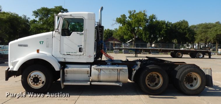 image for item DJ3253 2005 Kenworth T800  semi truck