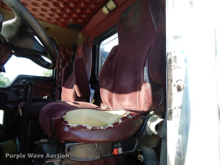 image for item DJ3253 2005 Kenworth T800  semi truck