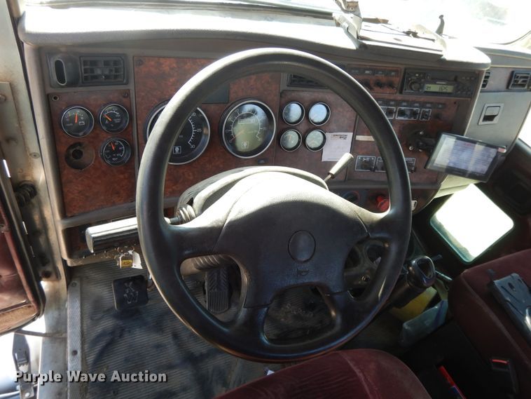 image for item DJ3253 2005 Kenworth T800  semi truck