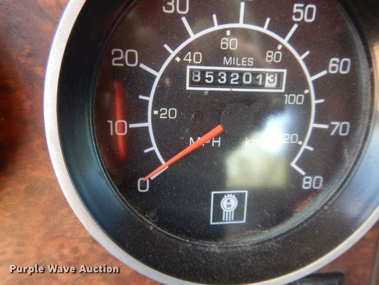 image for item DJ3253 2005 Kenworth T800  semi truck