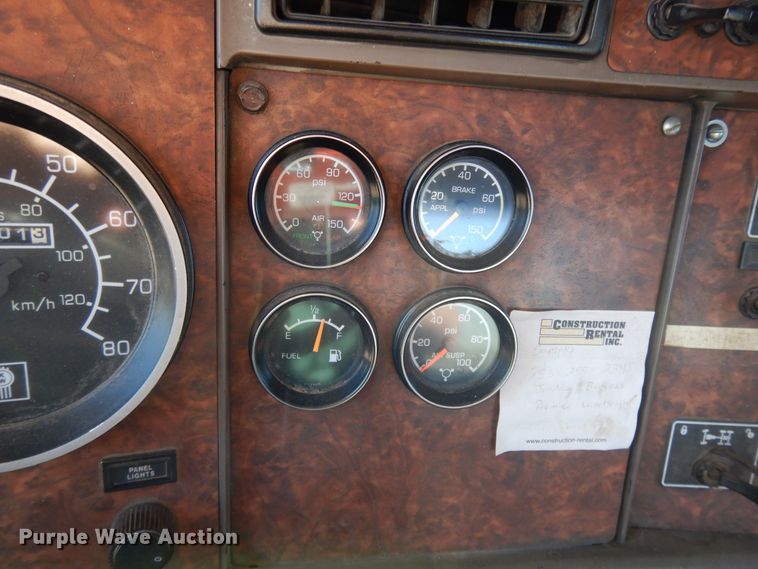 image for item DJ3253 2005 Kenworth T800  semi truck