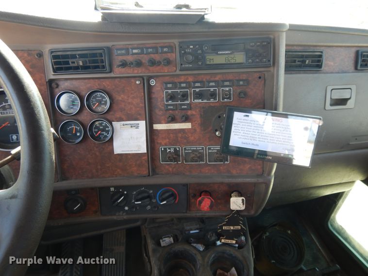 image for item DJ3253 2005 Kenworth T800  semi truck