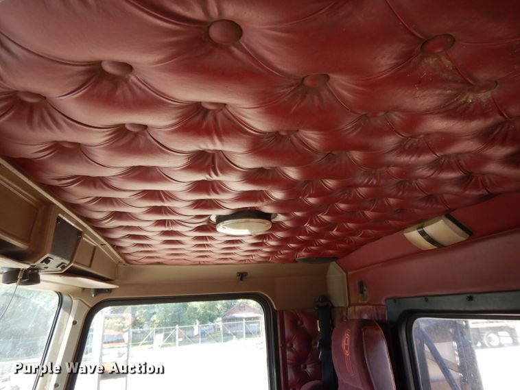 image for item DJ3253 2005 Kenworth T800  semi truck