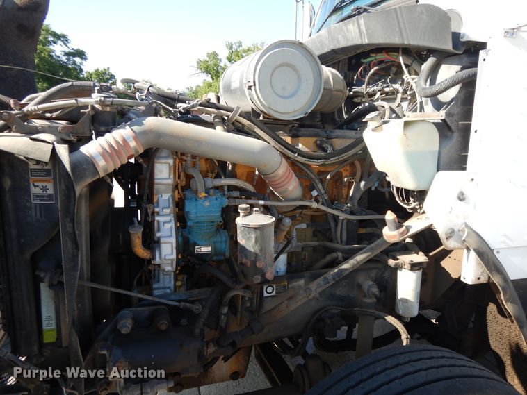 image for item DJ3253 2005 Kenworth T800  semi truck