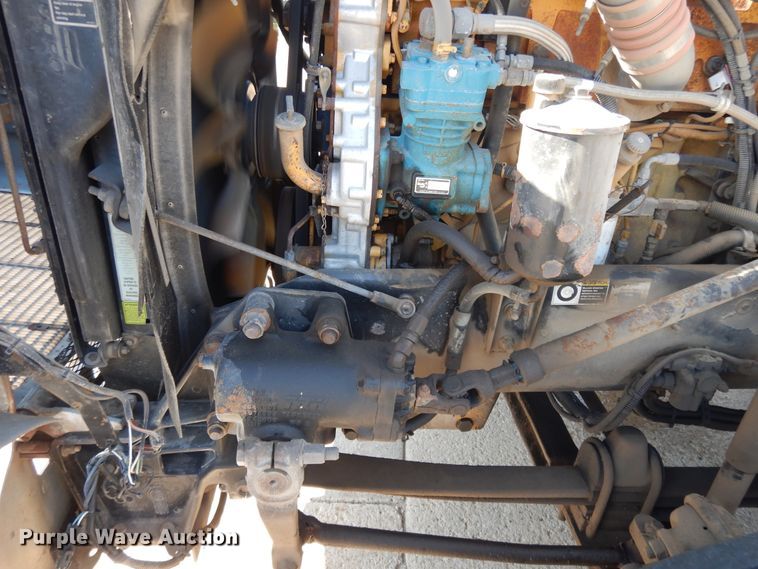 image for item DJ3253 2005 Kenworth T800  semi truck