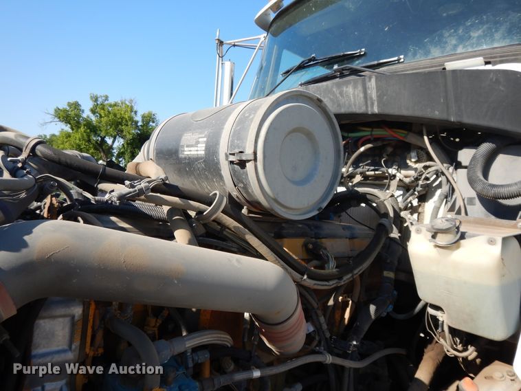 image for item DJ3253 2005 Kenworth T800  semi truck