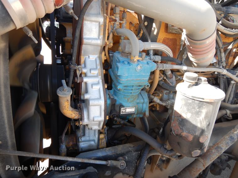 image for item DJ3253 2005 Kenworth T800  semi truck