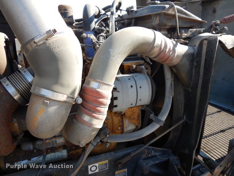 image for item DJ3253 2005 Kenworth T800  semi truck