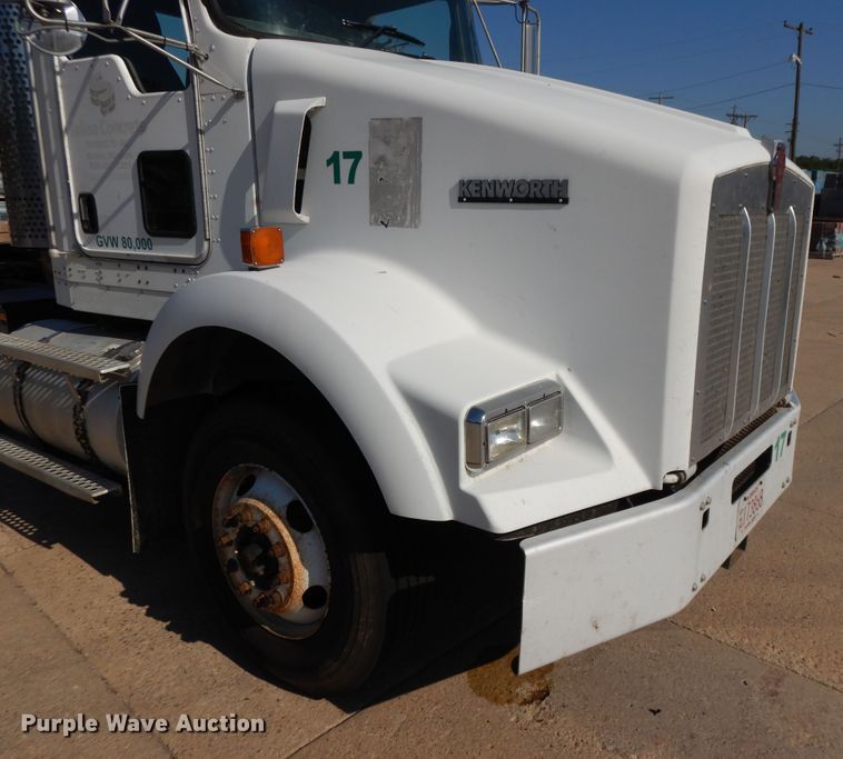 image for item DJ3253 2005 Kenworth T800  semi truck