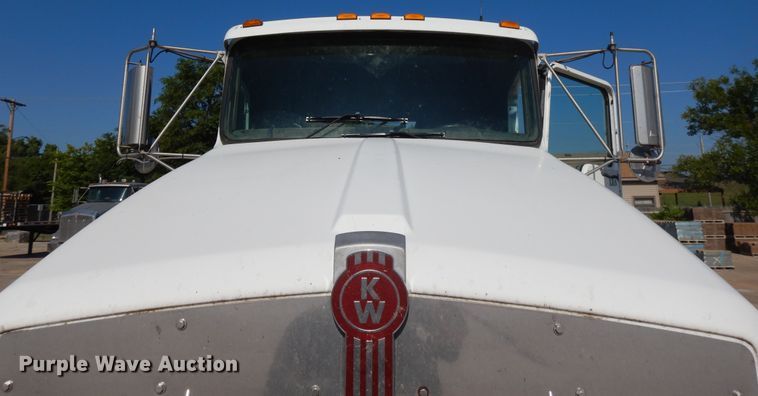 image for item DJ3253 2005 Kenworth T800  semi truck