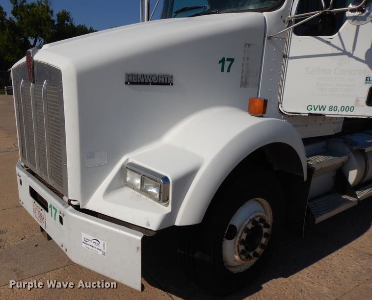 image for item DJ3253 2005 Kenworth T800  semi truck