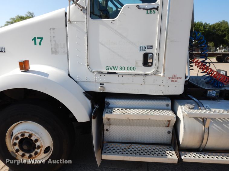 image for item DJ3253 2005 Kenworth T800  semi truck
