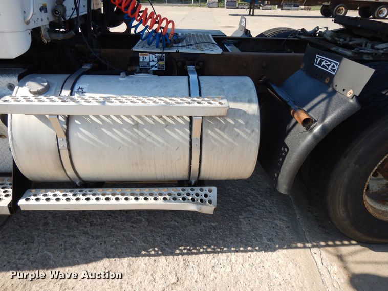 image for item DJ3253 2005 Kenworth T800  semi truck