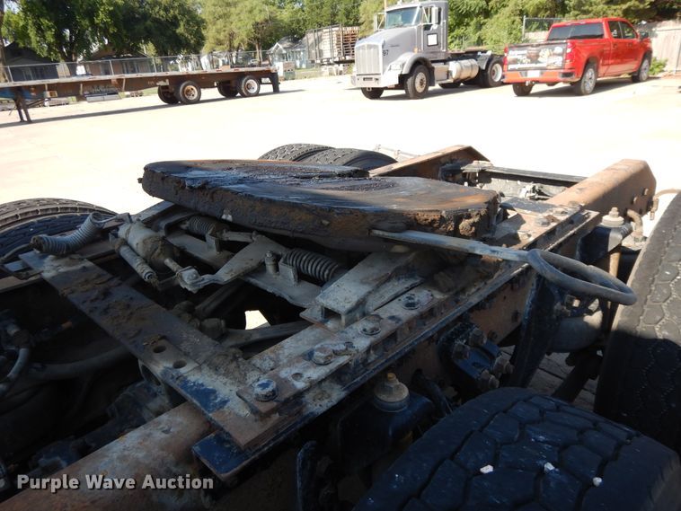 image for item DJ3253 2005 Kenworth T800  semi truck