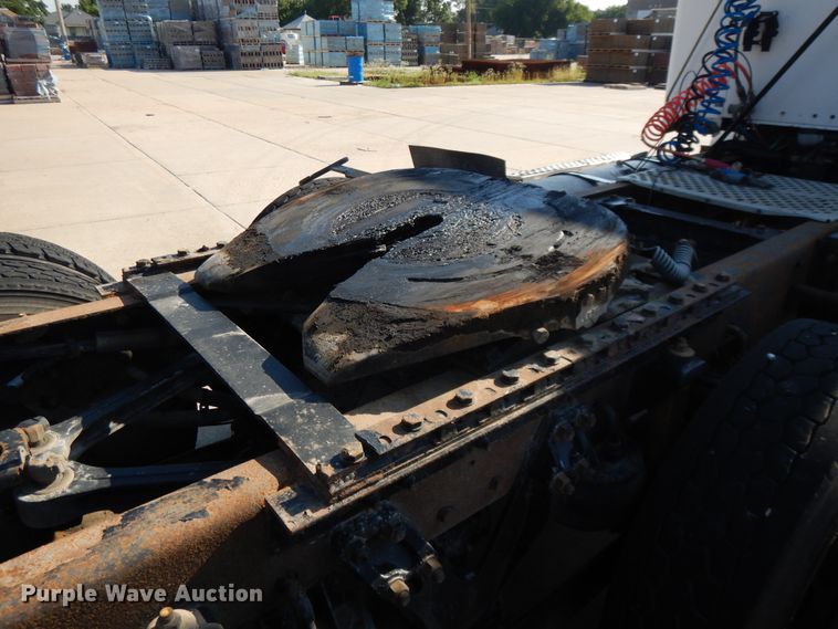 image for item DJ3253 2005 Kenworth T800  semi truck