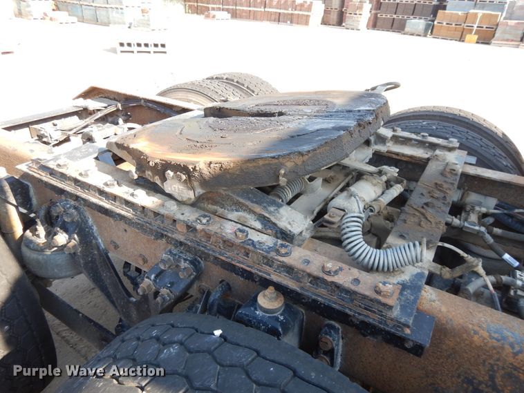 image for item DJ3253 2005 Kenworth T800  semi truck