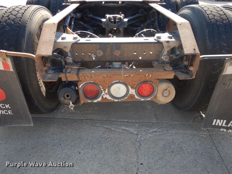 image for item DJ3253 2005 Kenworth T800  semi truck