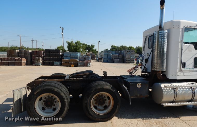 image for item DJ3253 2005 Kenworth T800  semi truck