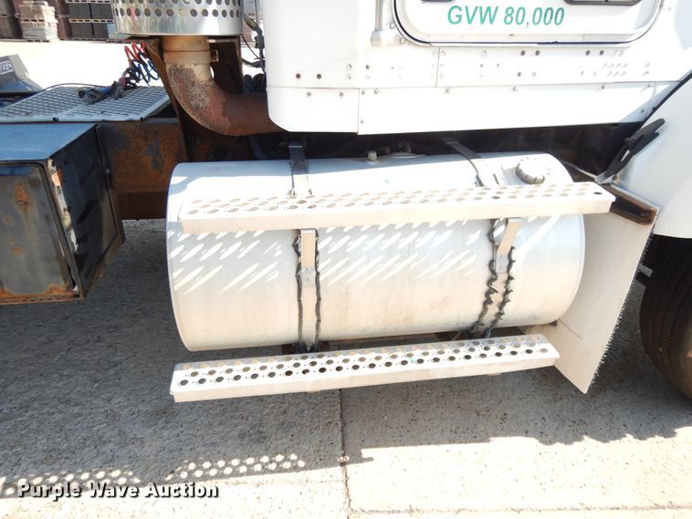 image for item DJ3253 2005 Kenworth T800  semi truck