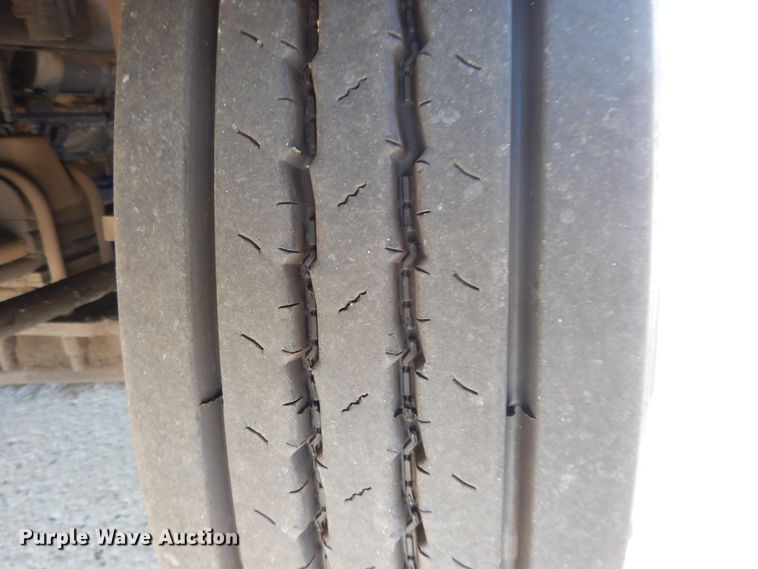 image for item DJ3253 2005 Kenworth T800  semi truck