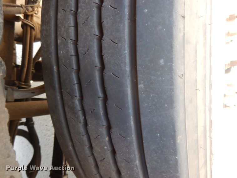 image for item DJ3253 2005 Kenworth T800  semi truck