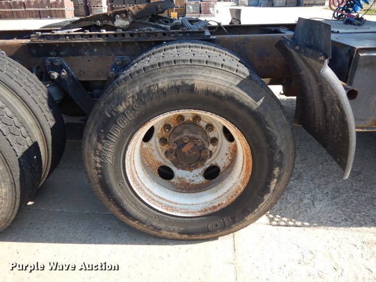 image for item DJ3253 2005 Kenworth T800  semi truck