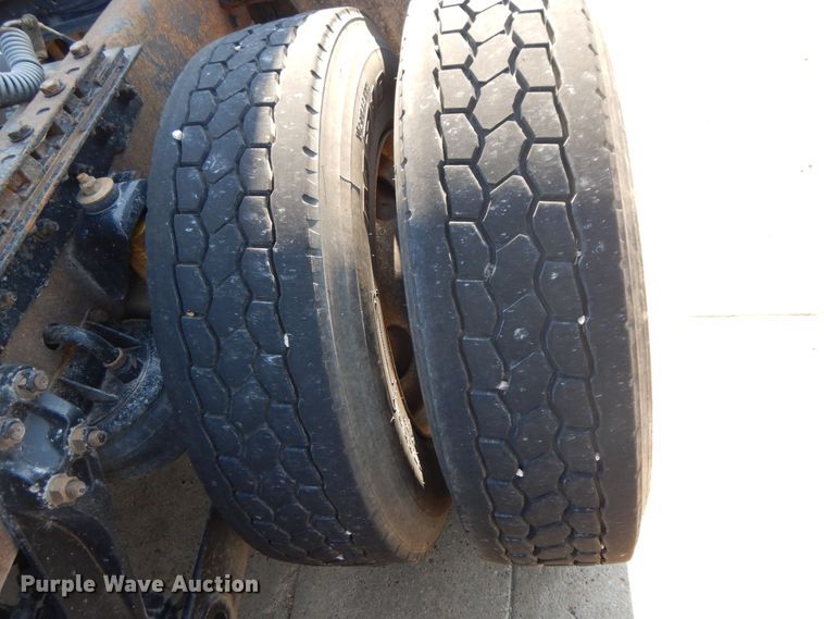 image for item DJ3253 2005 Kenworth T800  semi truck