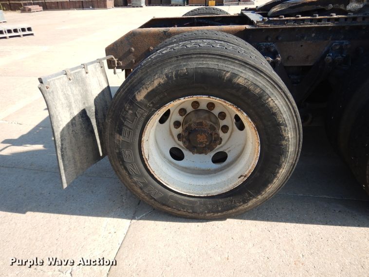 image for item DJ3253 2005 Kenworth T800  semi truck