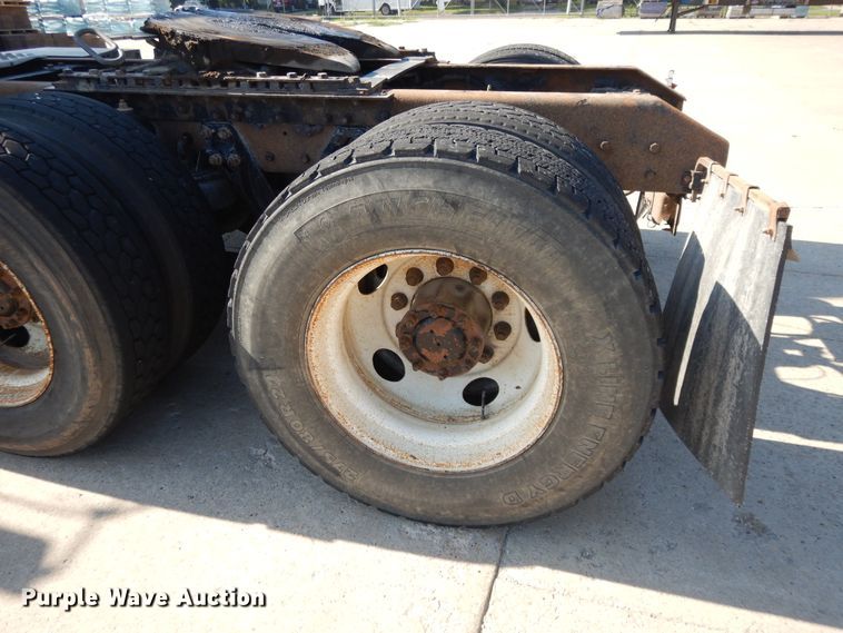 image for item DJ3253 2005 Kenworth T800  semi truck