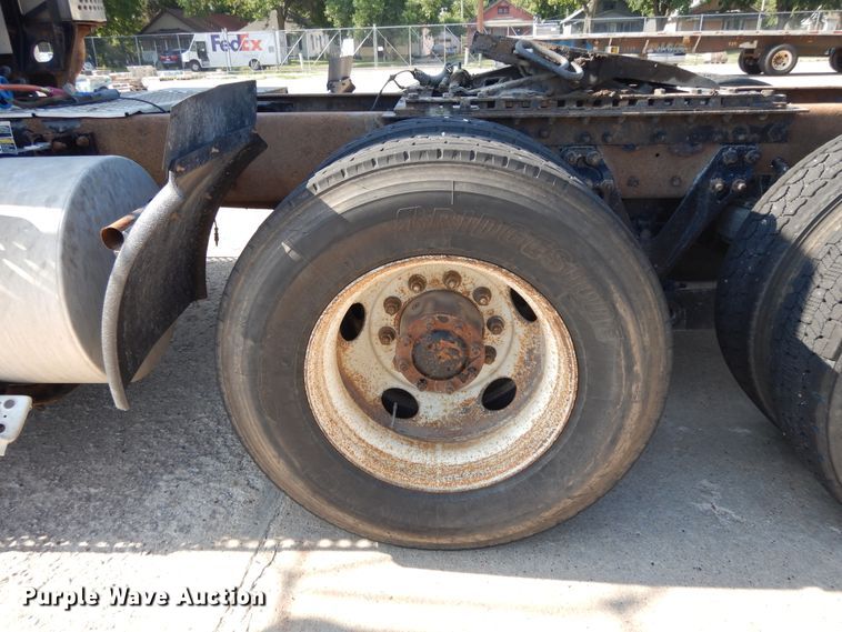 image for item DJ3253 2005 Kenworth T800  semi truck