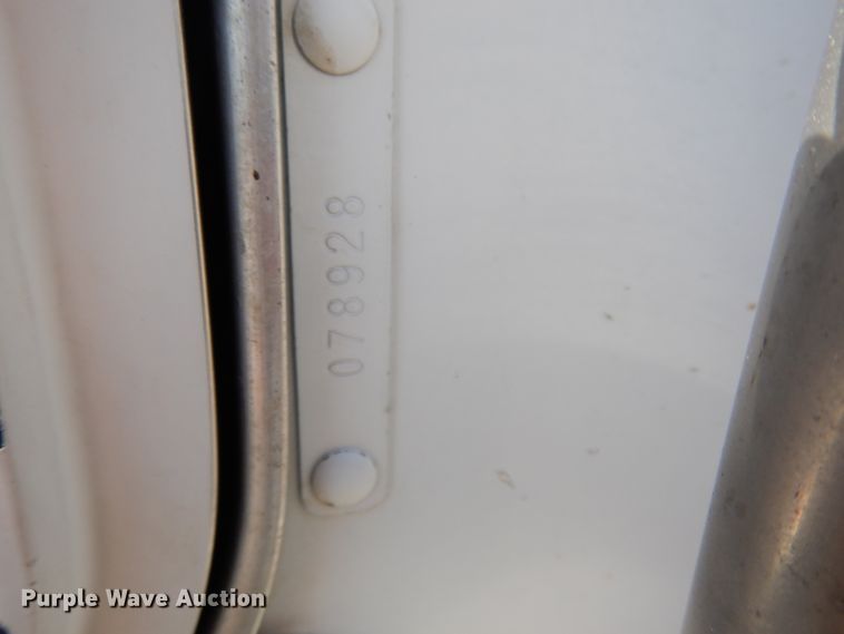 image for item DJ3253 2005 Kenworth T800  semi truck