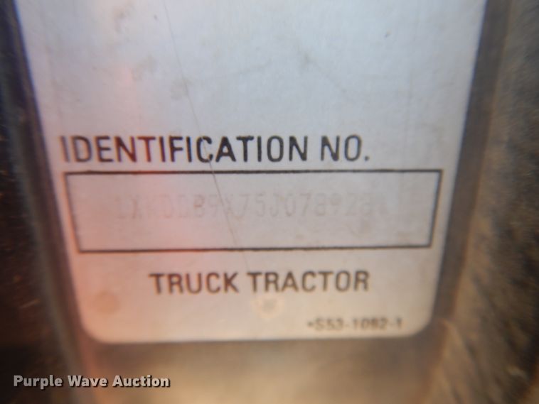 image for item DJ3253 2005 Kenworth T800  semi truck