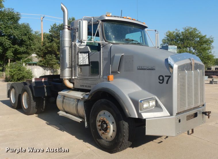 image for item DJ3254 1998 Kenworth T800  semi truck