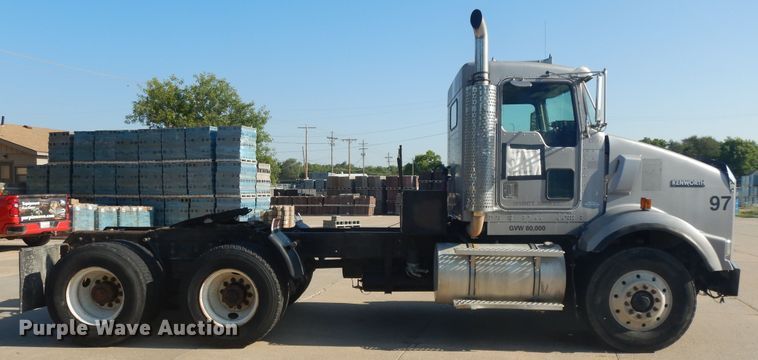 image for item DJ3254 1998 Kenworth T800  semi truck