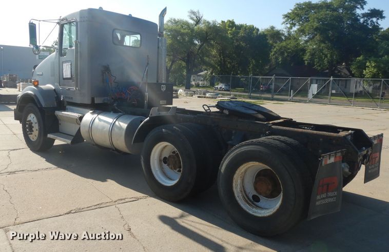 image for item DJ3254 1998 Kenworth T800  semi truck