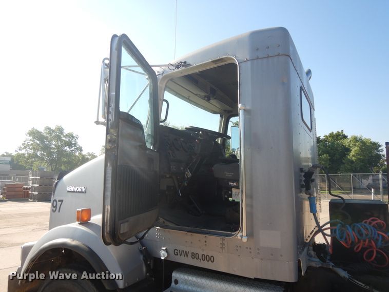 image for item DJ3254 1998 Kenworth T800  semi truck