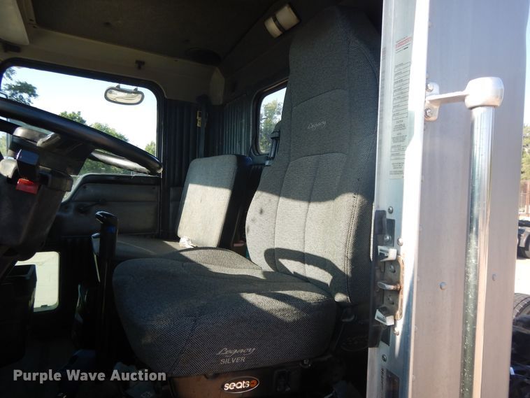 image for item DJ3254 1998 Kenworth T800  semi truck