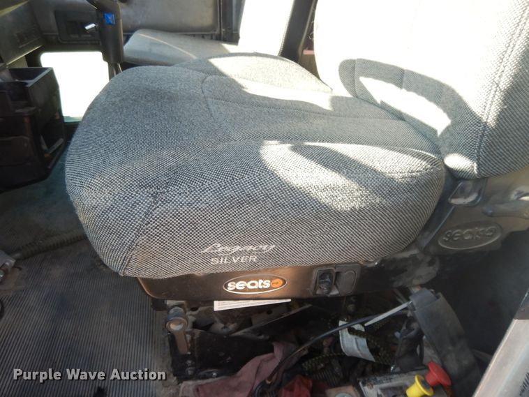 image for item DJ3254 1998 Kenworth T800  semi truck