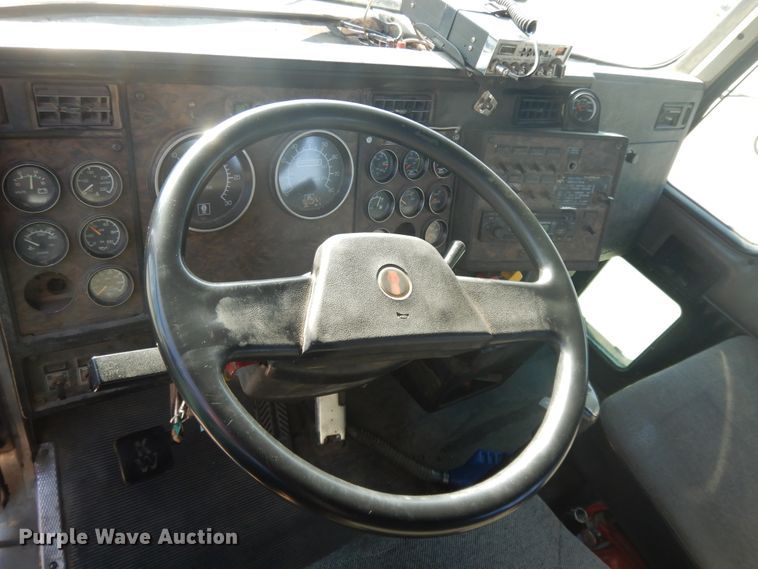 image for item DJ3254 1998 Kenworth T800  semi truck