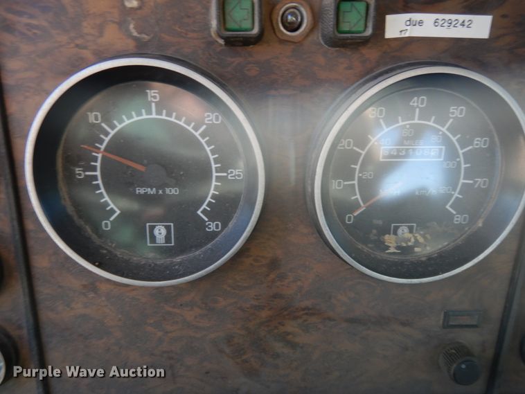 image for item DJ3254 1998 Kenworth T800  semi truck