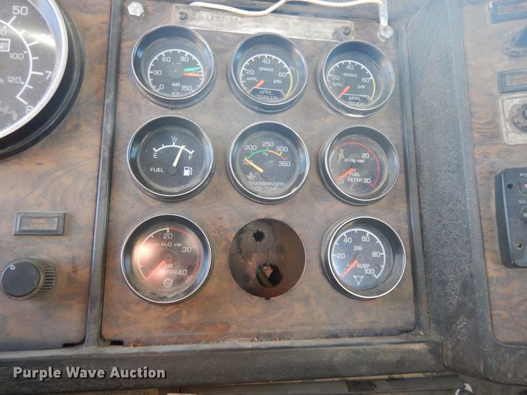 image for item DJ3254 1998 Kenworth T800  semi truck