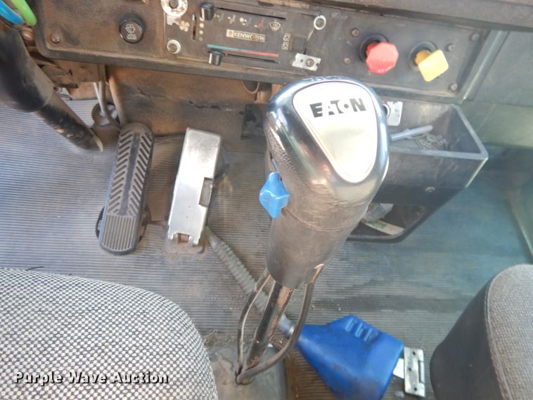 image for item DJ3254 1998 Kenworth T800  semi truck