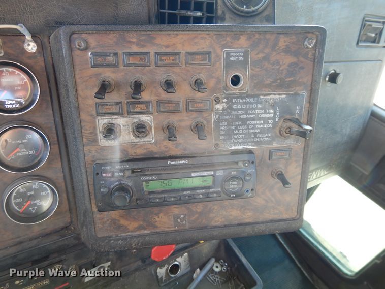 image for item DJ3254 1998 Kenworth T800  semi truck