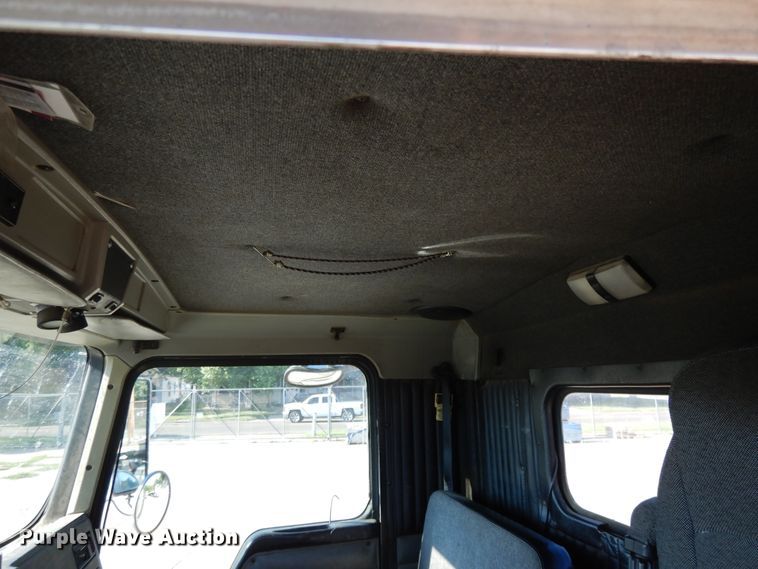 image for item DJ3254 1998 Kenworth T800  semi truck