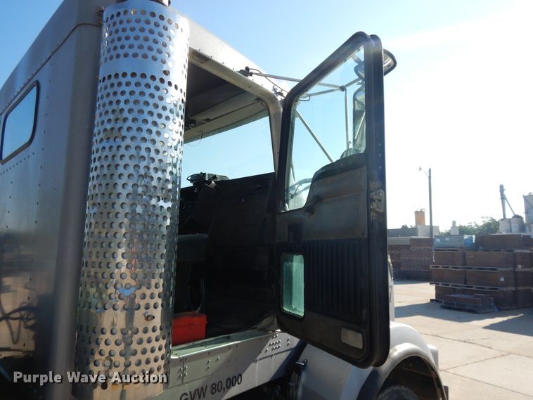 image for item DJ3254 1998 Kenworth T800  semi truck