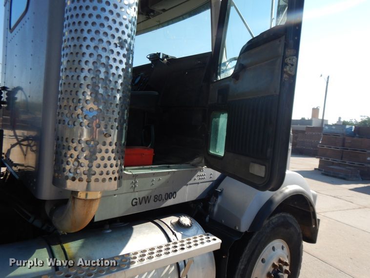 image for item DJ3254 1998 Kenworth T800  semi truck