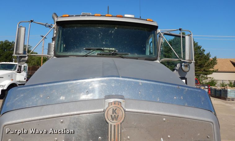 image for item DJ3254 1998 Kenworth T800  semi truck