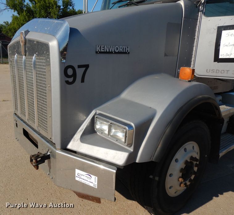 image for item DJ3254 1998 Kenworth T800  semi truck